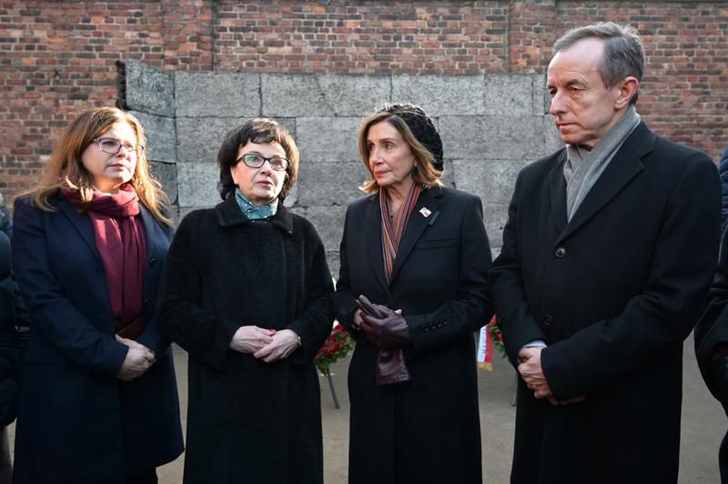 Amerykańska polityk Nancy Pelosi odwiedziła Auschwitz. O polskich ofiarach ani słowa