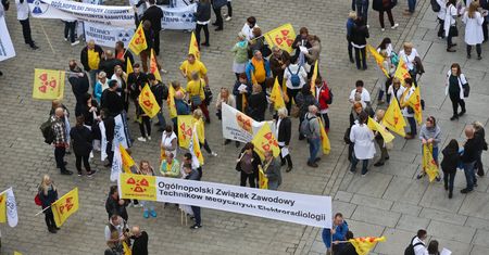 Podwyżki w służbie zdrowia droższe niż program 500+