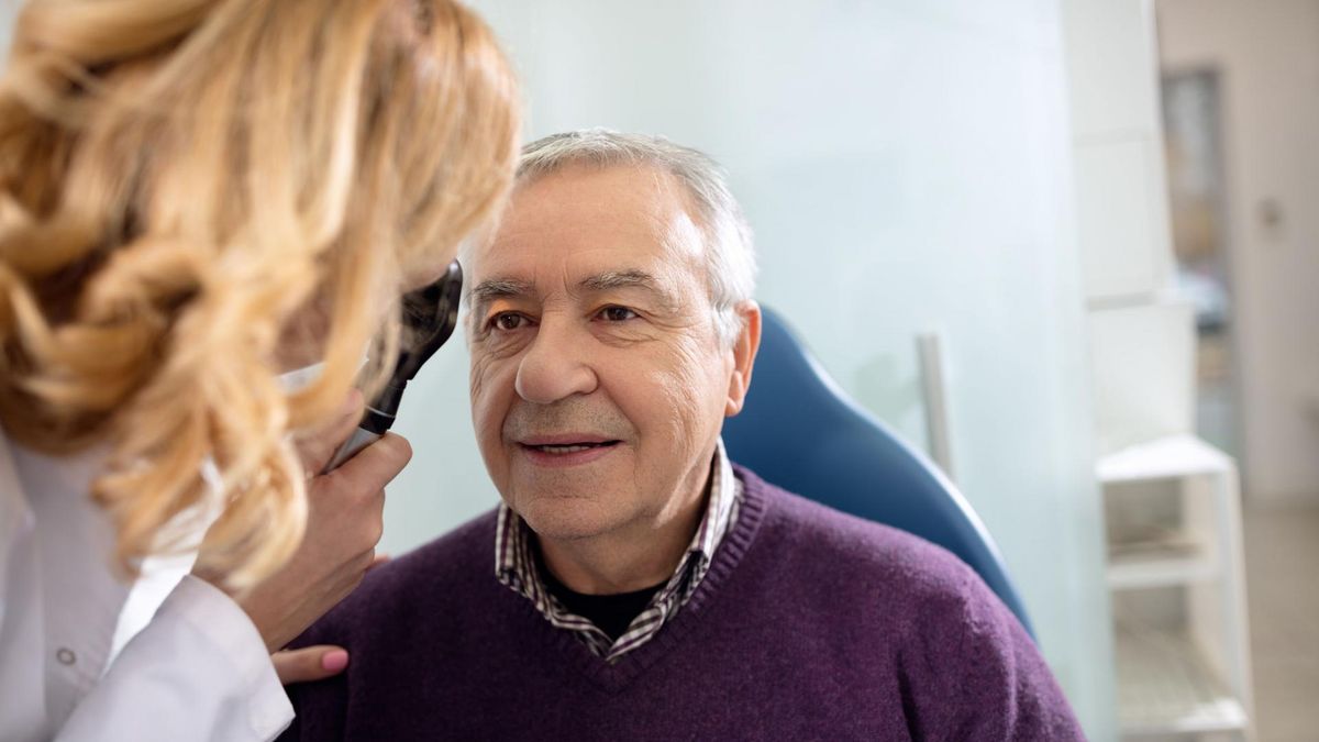 Śnieg optyczny to zaburzenie widzenia, które ma podłoże neurologiczne. Nazywa się je także śnieżeniem migrenowym lub uporczywą wzrokową aurą migrenową bez bólu.