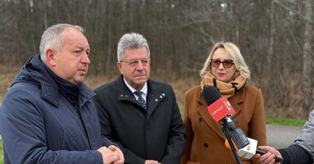 Ponad 20 mln zł na drogi w Ostrowcu. Wojewoda świętokrzyski oglądał efekty inwestycji z 2025 roku