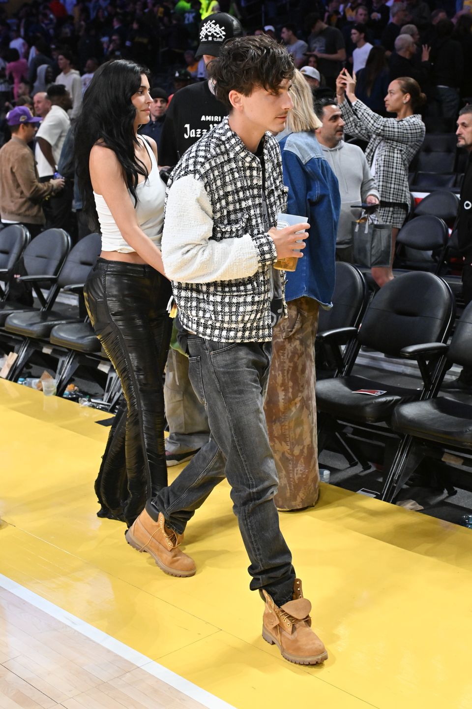 Kylie Jenner i Timothee Chalamet na meczu koszykówki