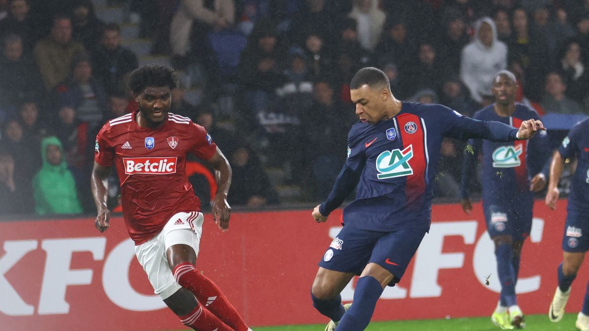 PAP/EPA / Mohammed Badra / Na zdjęciu: Kylian Mbappe był jednym z bohaterów meczu ze Stade Brestois