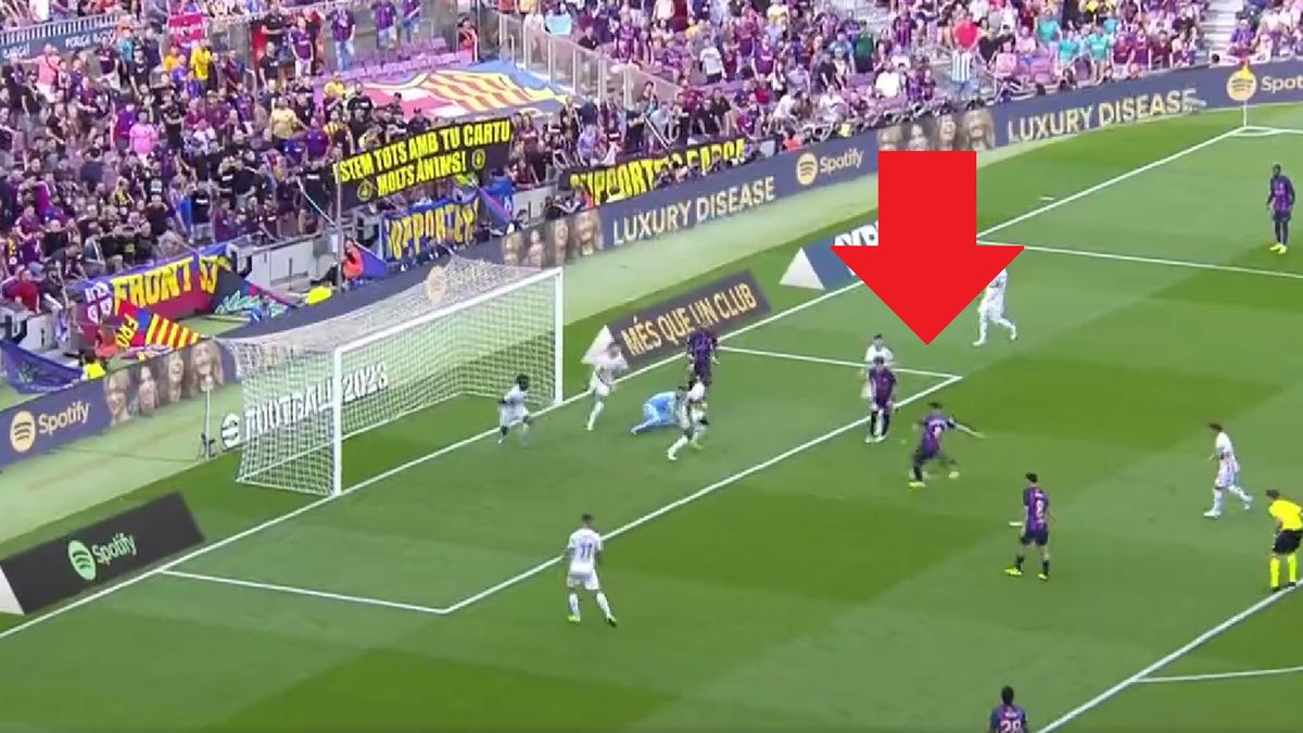 Twitter / Eleven Sports / Na zdjęciu: Druga bramka Lewandowskiego w meczu z Elche CF