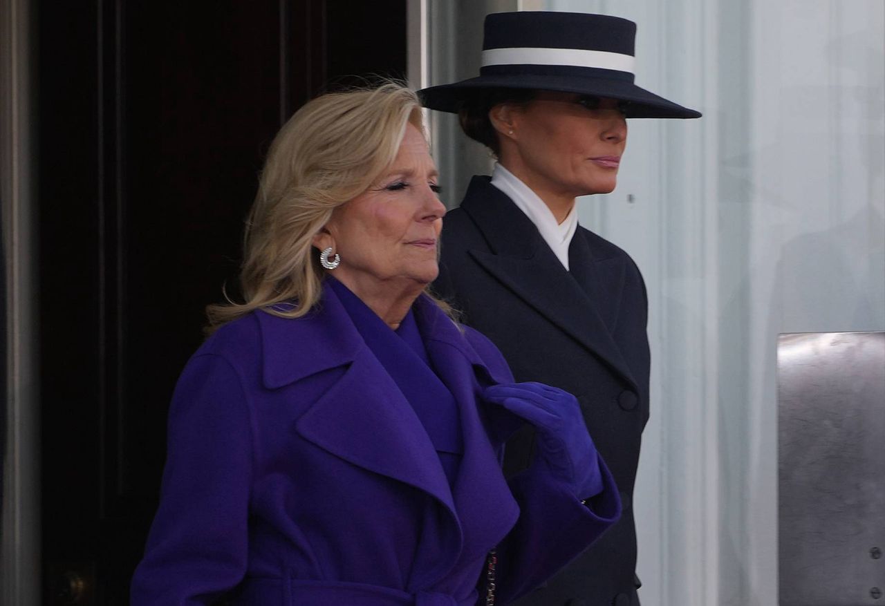 Stylistka oceniła stylizacje Melanii Trump i Jill Biden. "Bardzo odważne połączenie"