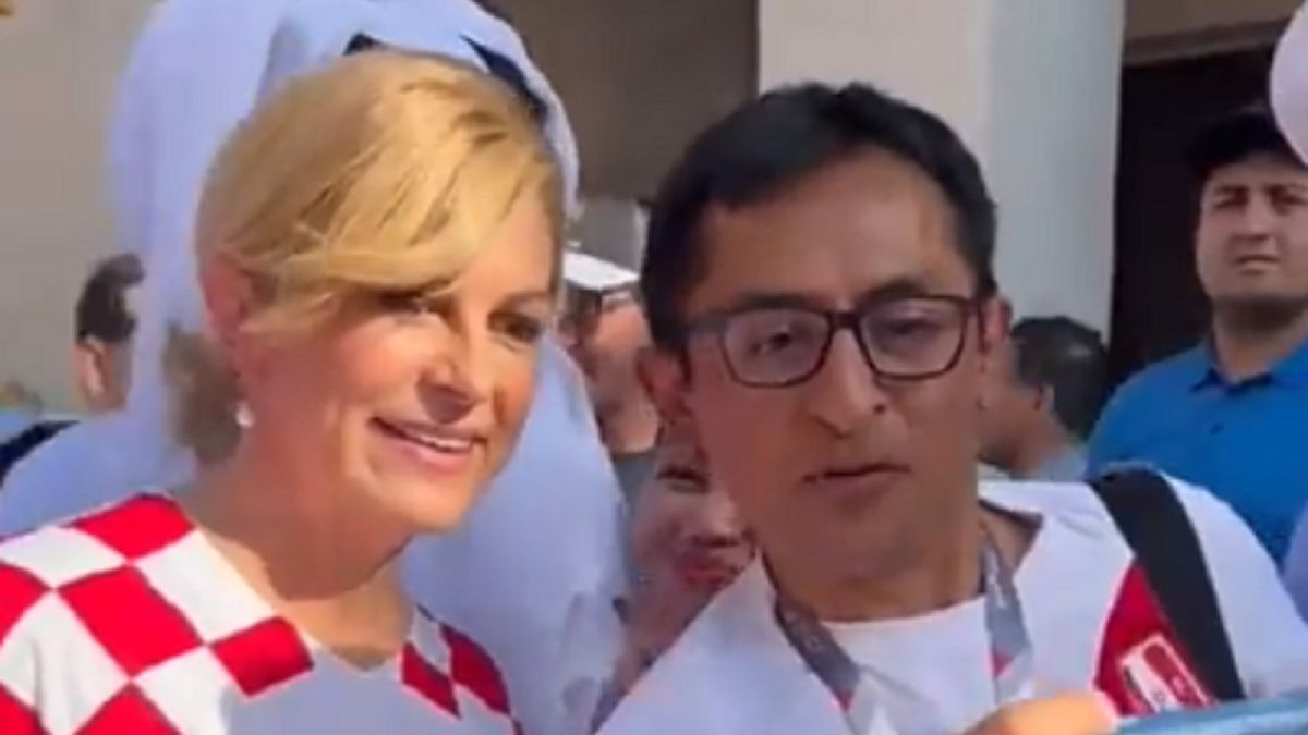 Kolinda Grabar-Kitarović robi zdjęciami z fanami