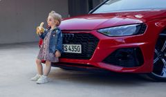 Audi przeprasza za reklamę z dziewczynką z bananem w dłoni. „Ktoś uległ presji i spanikował”