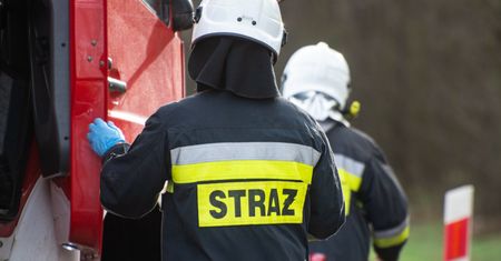Dwulatek wpadł do studni. Trudna akcja służb