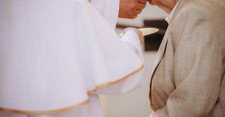 Wyznawcy innych religii przystąpią do komunii? Kardynał wyjaśnia