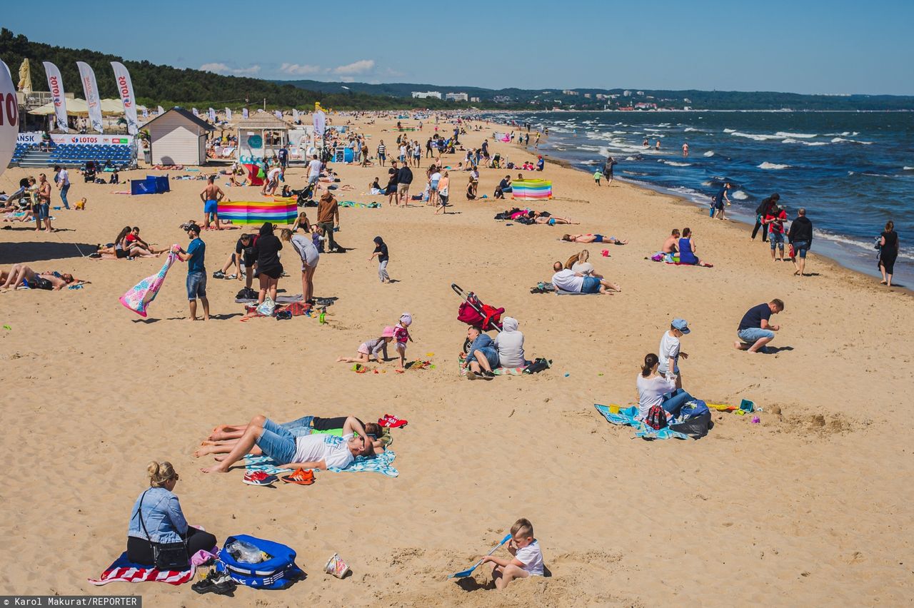 Hałasujące "bombelki" na wakacjach. Rodzice kontra wczasowicze