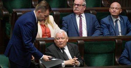 Los rządu wisi na włosku? Ustawa o ochronie zwierząt kością niezgody