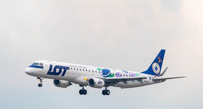 Samolot LOT-u obrandowany Śliwką Nałęczowską wzbił się w powietrze