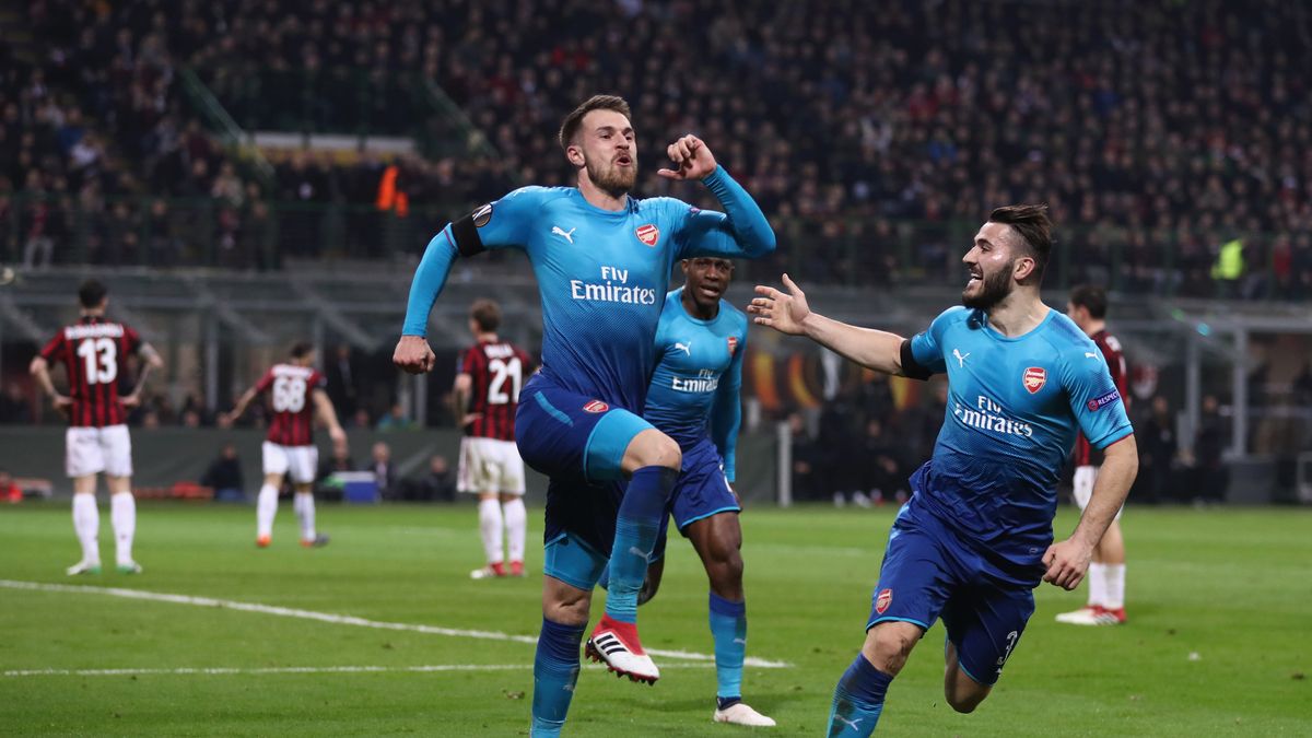 Aaron Ramsey (po lewej) i Sead Kolasinac (po prawej) z Arsenalu FC