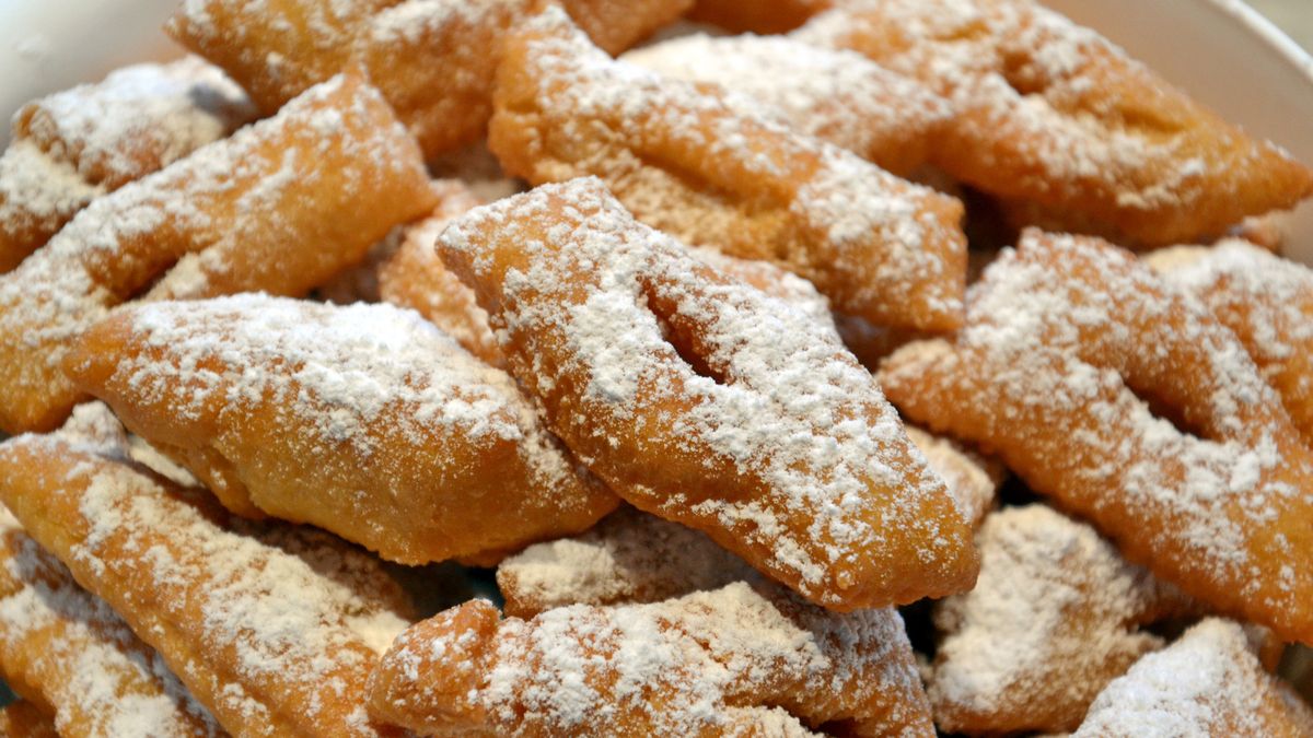 Faworki z dodatkiem proszku do pieczenia