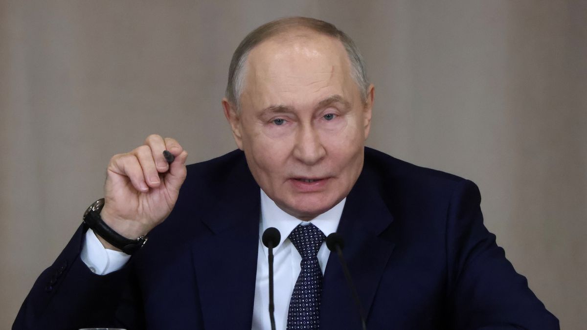 MOSCOW, RUSSIA - FEBRUARY 20: (RUSSIA OUT) Russian President Vladimir Putin delivers a speech during the Congress of Judges at the Supreme Court of Russia, February 20, 2025, in Moscow, Russia. Vladimir Putin announced his plans to meet U.S. President Donald Trump in the near future. (Photo by Contributor/Getty Images)