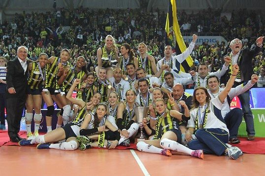 Siatkarki Fenerbahce Stambuł powetowały sobie ubiegłoroczne niepowodzenie i w finale Pucharu CEV sięgnęły po złote medale (fot. fenerbahce.org)