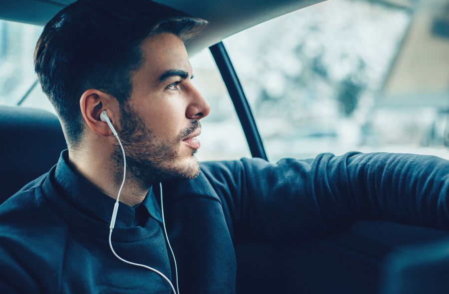 Mandaty za jazdę w słuchawkach możliwe