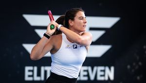 Córka amerykańskiego biznesmena na drodze Magdy Linette. Było o niej głośno podczas igrzysk