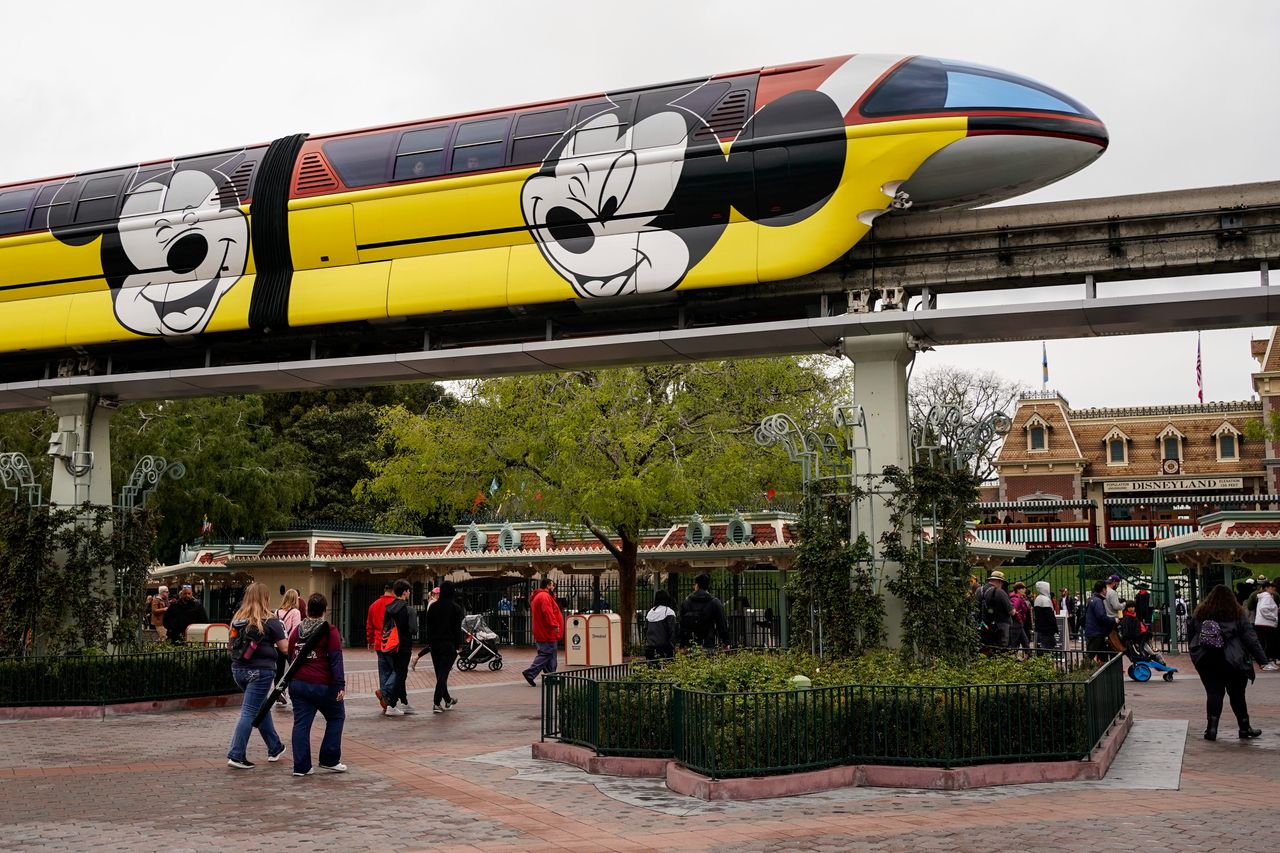 Ze względu na futurystyczny wygląd monorail wykorzystywany jest w parkach rozrywki