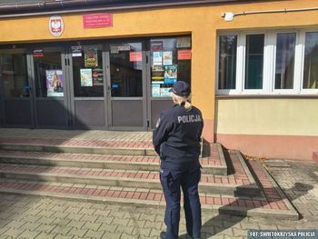 Więcej policjantów w pobliżu szkół w Ostrowcu. Trwają wzmożone kontrole