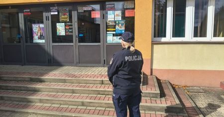 Więcej policjantów w pobliżu szkół w Ostrowcu. Trwają wzmożone kontrole