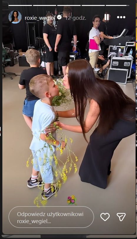 Roxie Węgiel w czarnej kreacji 
