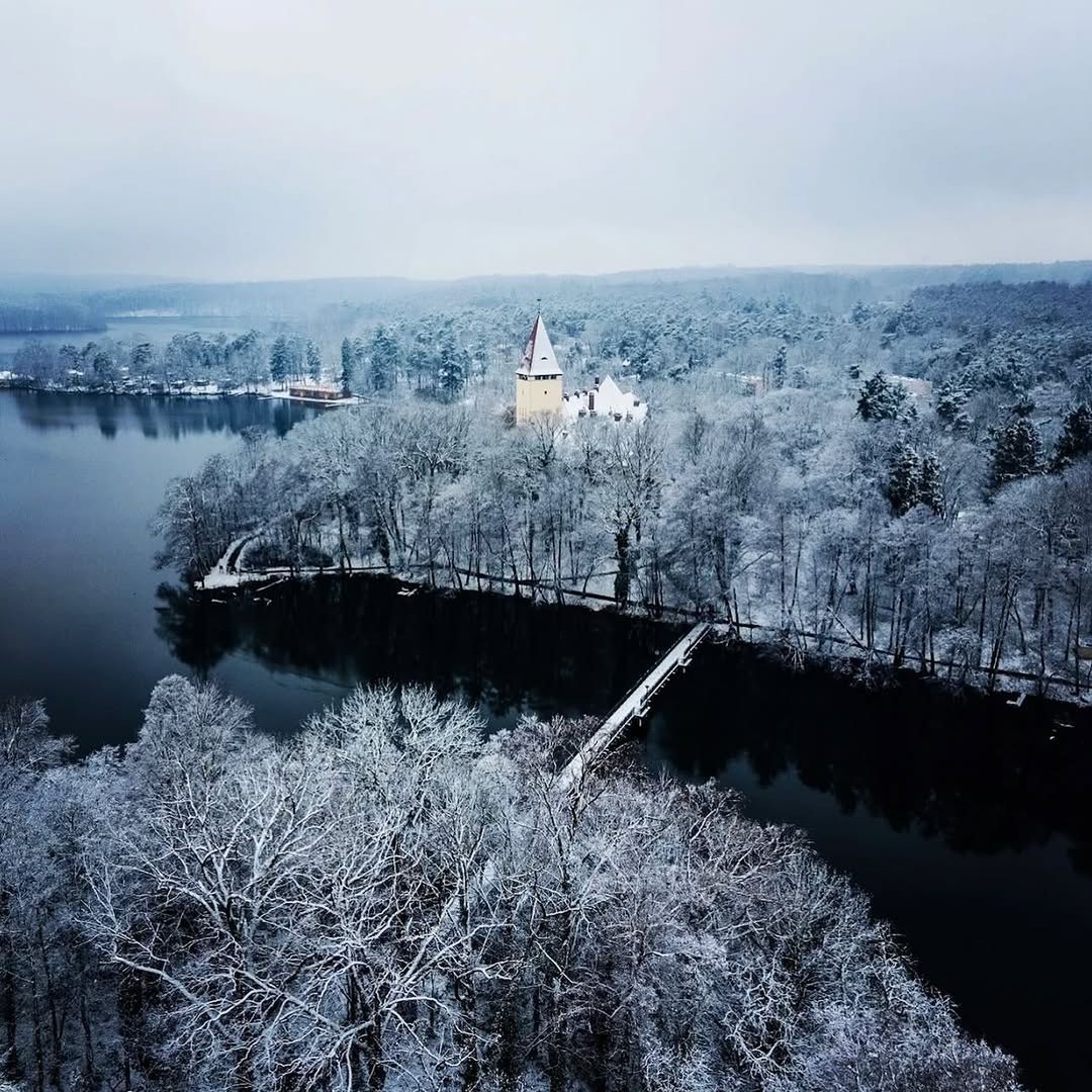 książę Jan Lubomirski-Lanckoroński pokazał zamek w zimie 