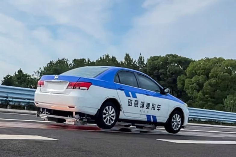 Chiny pracują nad rewolucją w motoryzacji. Testują lewitujące auta. Jedno rozpędziło się do 230 km/h