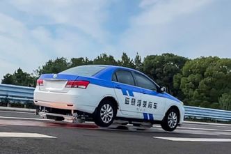 Chiny pracują nad rewolucją w motoryzacji. Testują lewitujące auta. Jedno rozpędziło się do 230 km/h