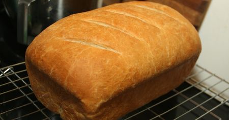 Białe pieczywo przygotowane z dodatkiem odtłuszczonego mleka w proszku