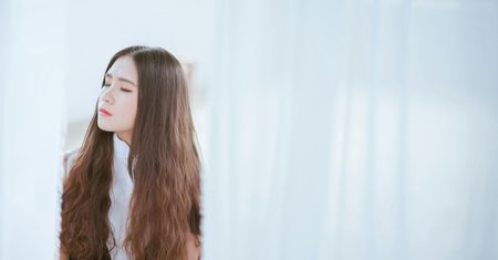 Dlaczego Twoje włosy są oklapnięte i szybko się przetłuszczają?