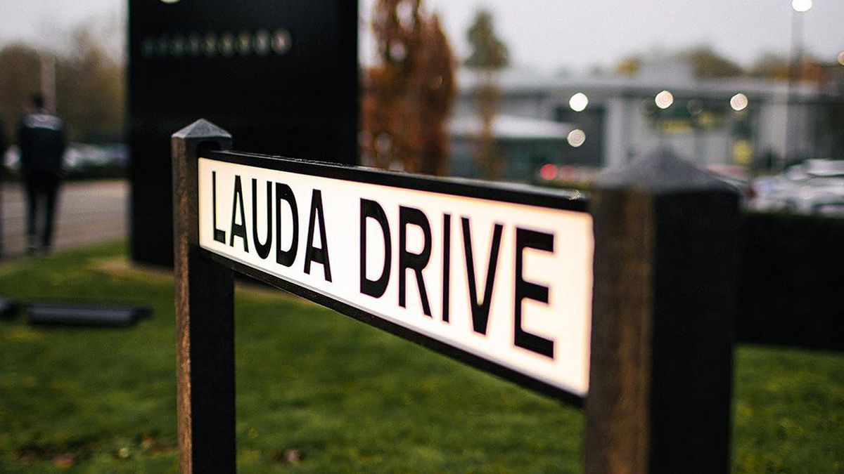 Materiały prasowe / Mercedes / Na zdjęciu: ulica Nikiego Laudy w Brackley