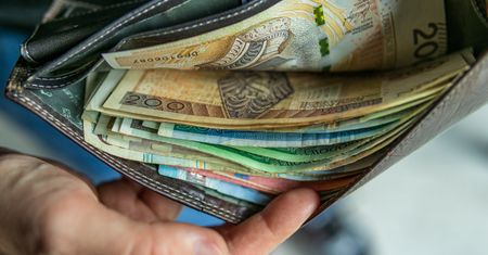 Znalazł portfel z gotówką. 44-latek usłyszał zarzuty
