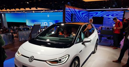 Volkswagen zdradza ambitne plany. Chce wyprzedzić Teslę w rozwoju elektromobilności