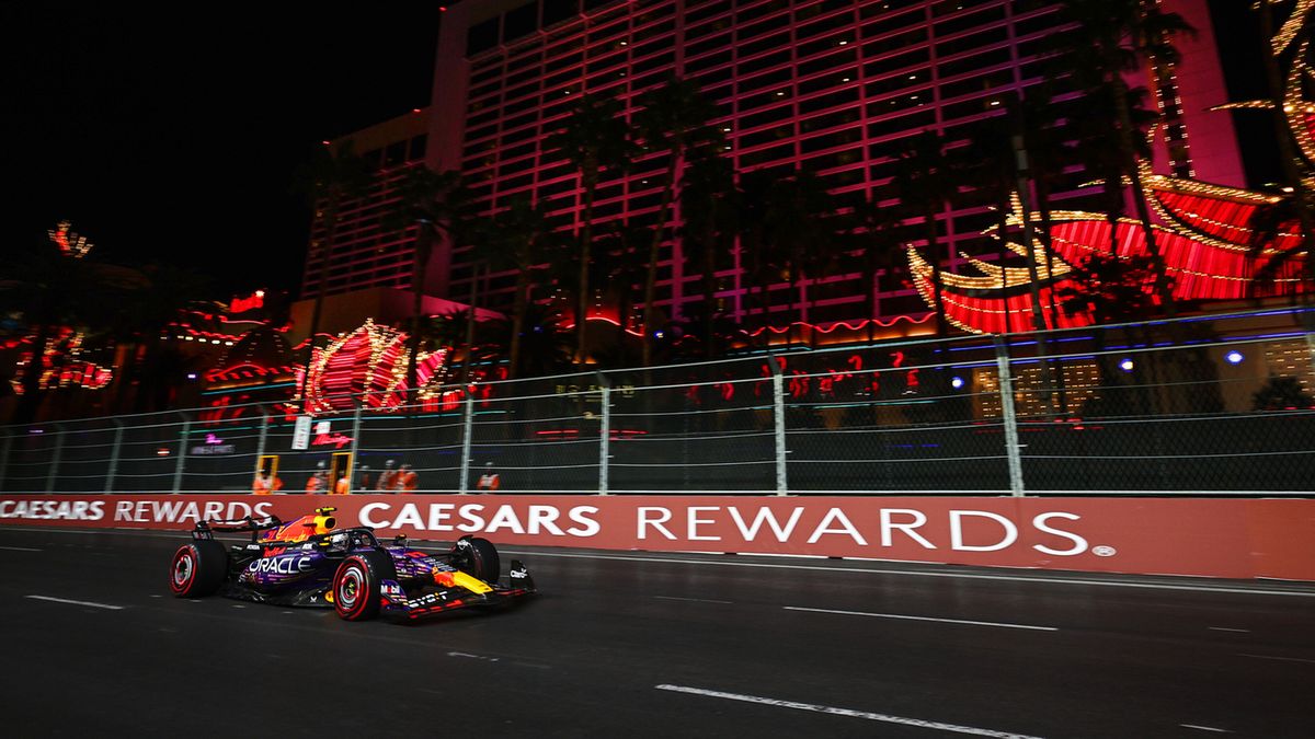 Materiały prasowe / Red Bull / Na zdjęciu: Sergio Perez na torze w Las Vegas