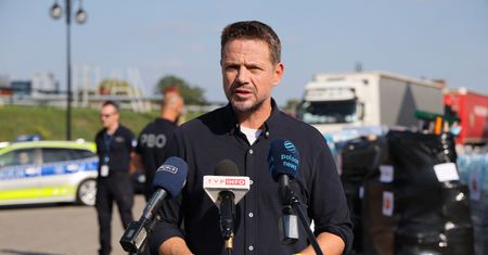 Miliony złotych dla powodzian. Warszawa otwiera sejf