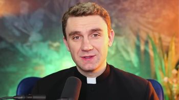 Popularny ksiądz z zakazem prowadzenia kanału modlitewnego w sieci. W tle poważne zarzuty parafianki