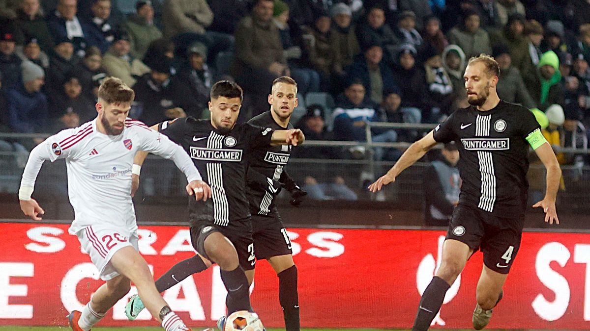 PAP / Waldemar Deska / Na zdjęciu: Jean Carlos Silva w akcji w meczu ze Sturmem Graz