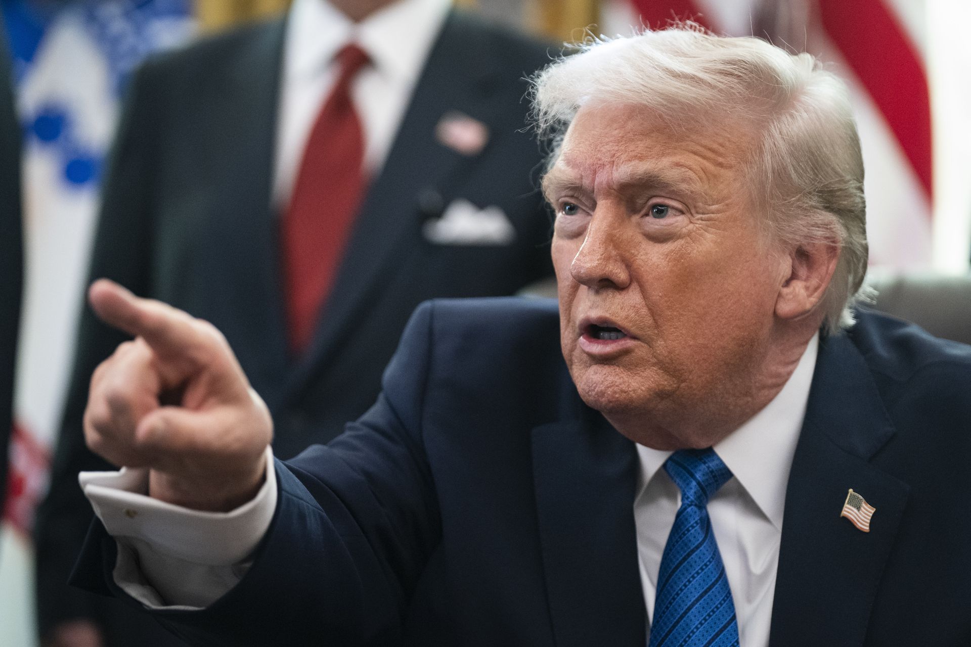 Trump grozi Iranowi eskalacją. Zapowiada ataki na mosty i elektrownie