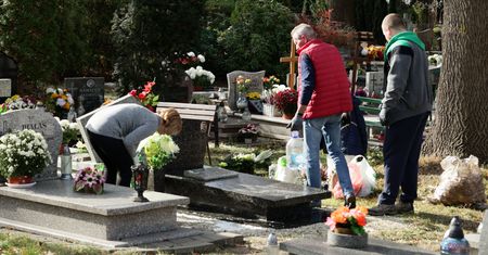 Tyle zapłacisz za posprzątanie grobu. Można paść z wrażenia