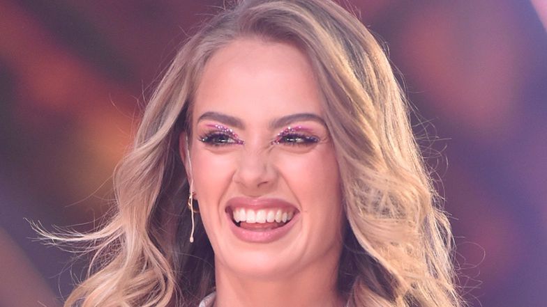 Wiktoria Gąsiewska pozuje 