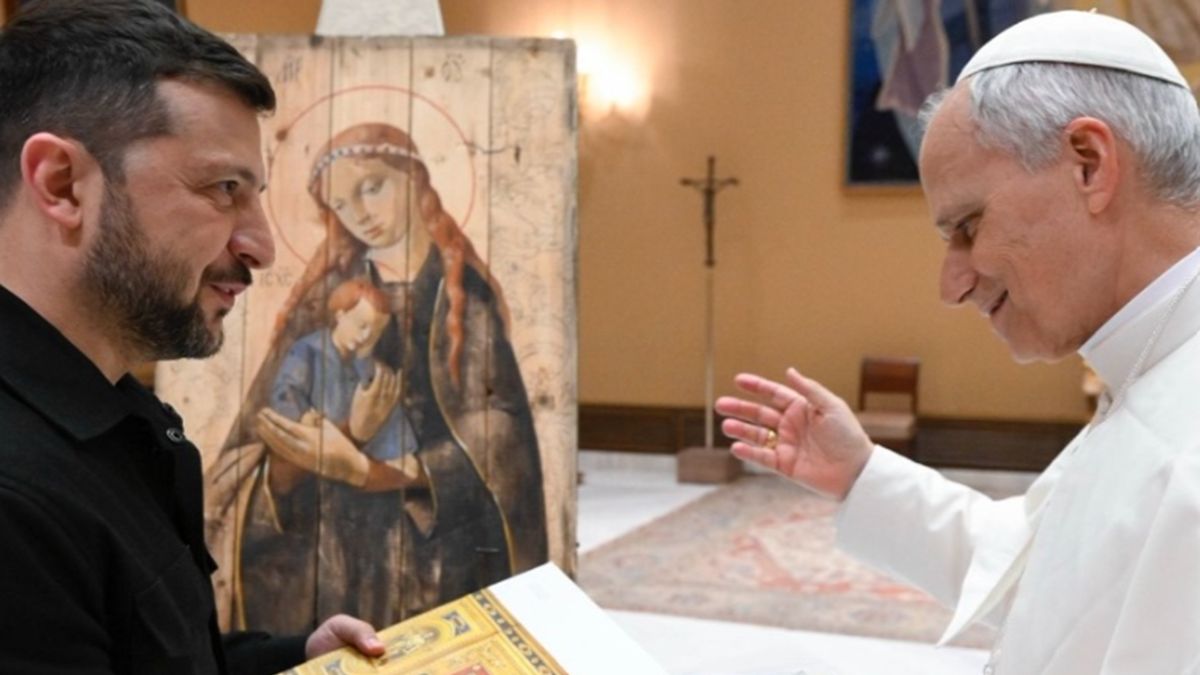 Prezydent Zełenski wręczył prezent papieżowi Leonowi XIV.