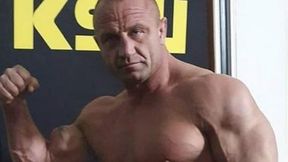 Złapiesz się za głowę. Tyle ma biceps "Pudziana"