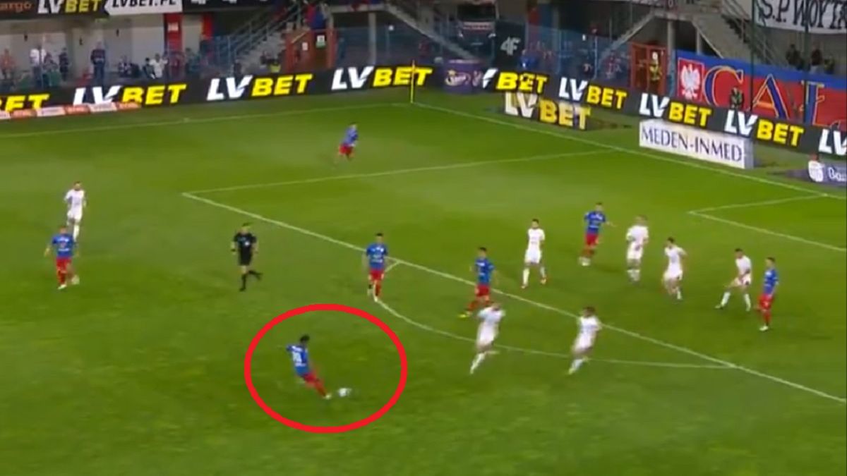 Twitter / Screen / Canal+Sport / Na zdjęciu: Michael Ameyaw strzelił fantastycznego gola Jagiellonii Białystok