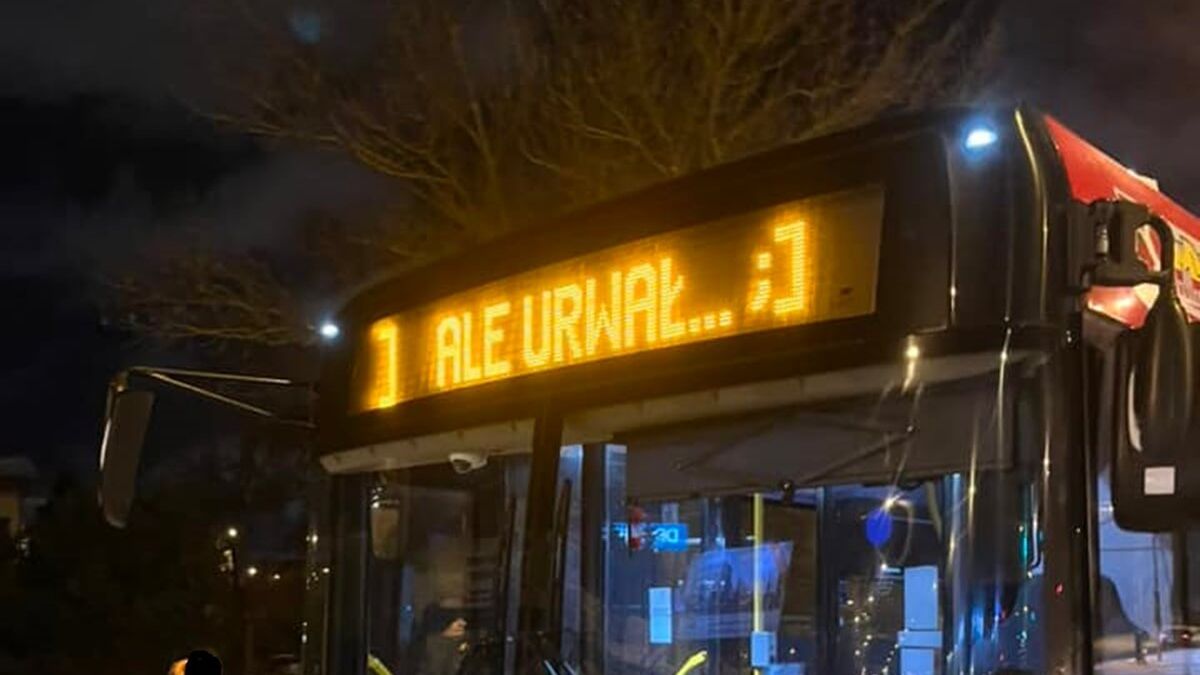 Napis „ale urwał” na wyświetlaczu autobus MPK Lublin