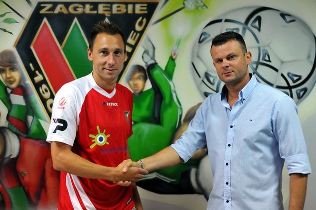 Sebastian Dudek związał się umową z Zagłębiem Sosnowiec. Na zdjęciu z prezesem Zagłębia, Marcinem Jaroszewskim