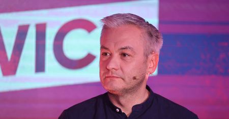 "Do tanga trzeba czworga". Biedroń o porozumieniu Kosiniaka i Hołowni