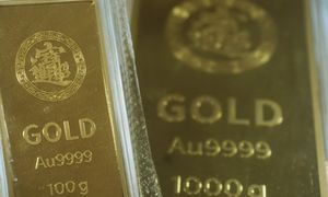 Cena złota poniżej progu 4900 dol. Pierwszy raz od połowy lutego