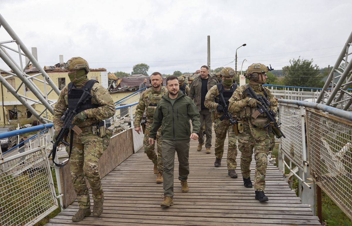 Після візиту в Ізюм та Балаклію, Володимир Зеленський потрапив в аварію