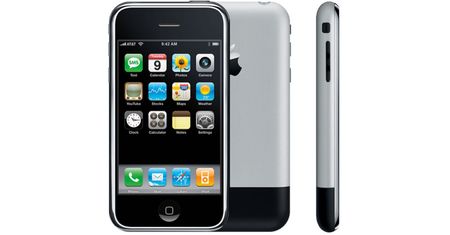 Piętnasta rocznica prezentacji pierwszego iPhone'a. Nie uwierzycie jakich funkcji nie miał