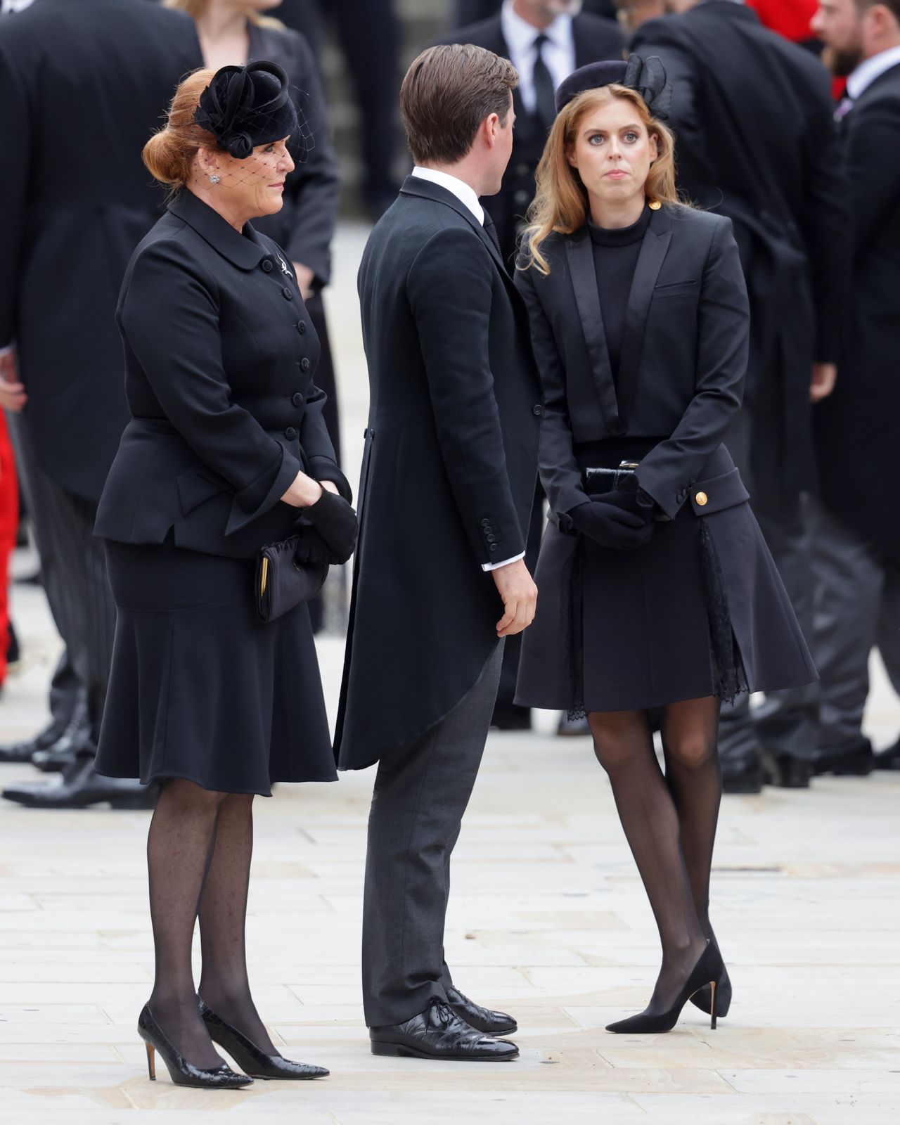 Sarah, księżna Yorku i księżniczka Beatrycze na pogrzebie królowej Elżbiety II